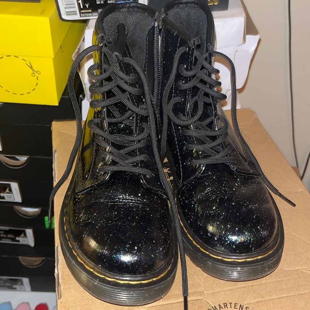 Dr marten boots size 1y